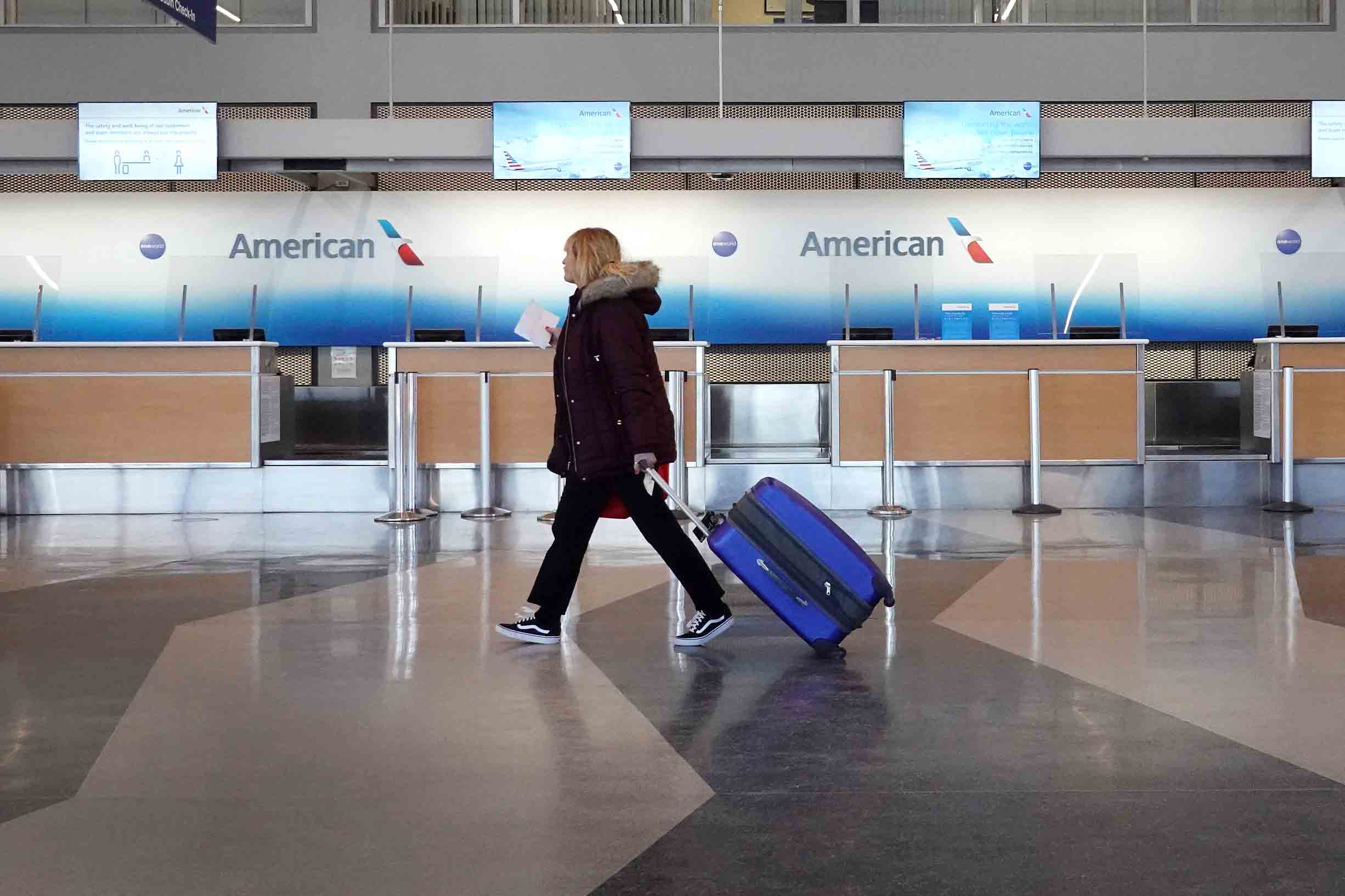 United y American Airlines abrirán centros de vacunación en el aeropuerto  O'Hare – Telemundo Chicago