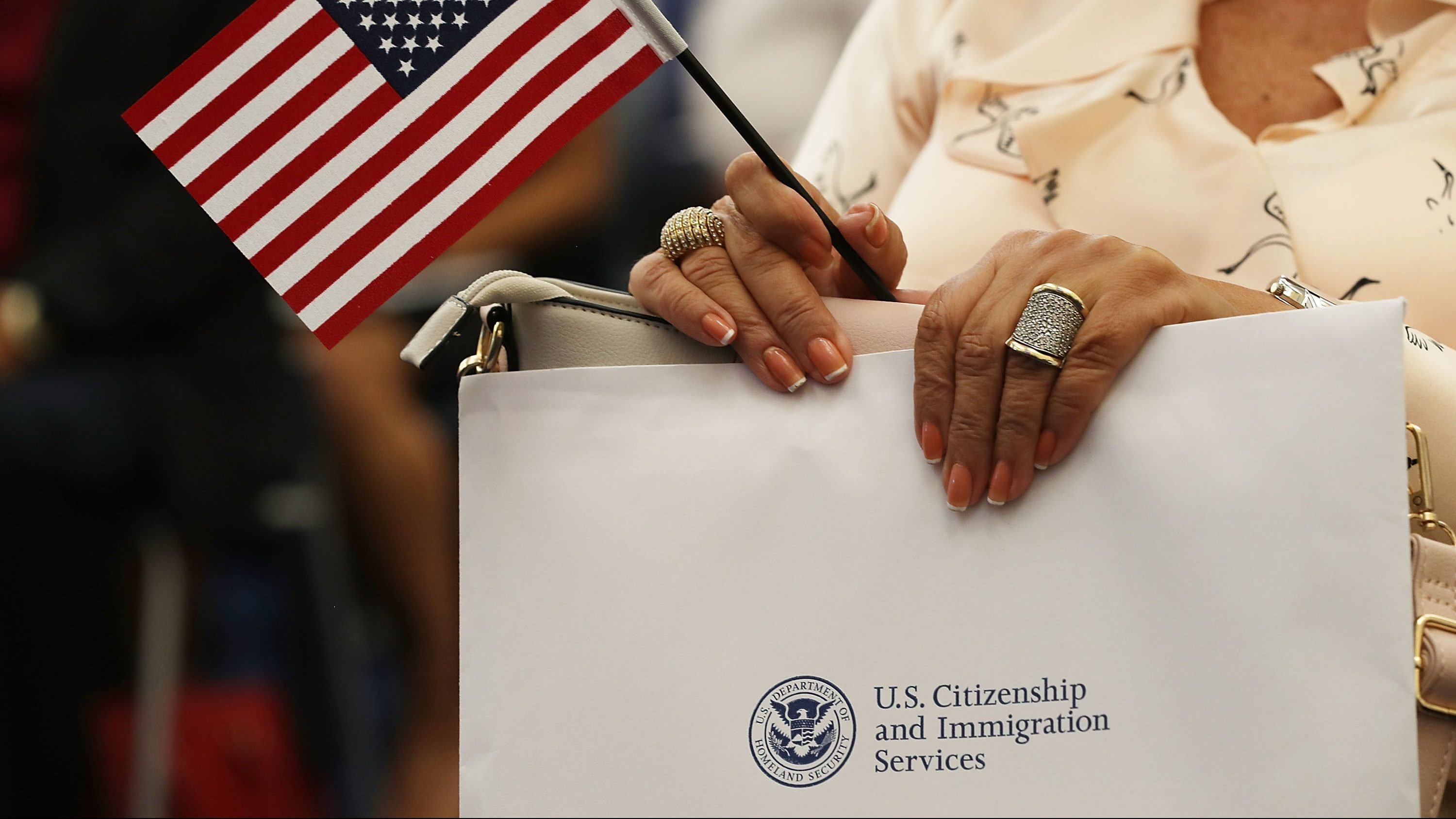 Estados Unidos: proyecto de ley beneficiaría a migrantes con trabajos esenciales – Telemundo Chicago - Vimarsana News