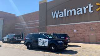 Aurora Police respond to walmart after bomb threat