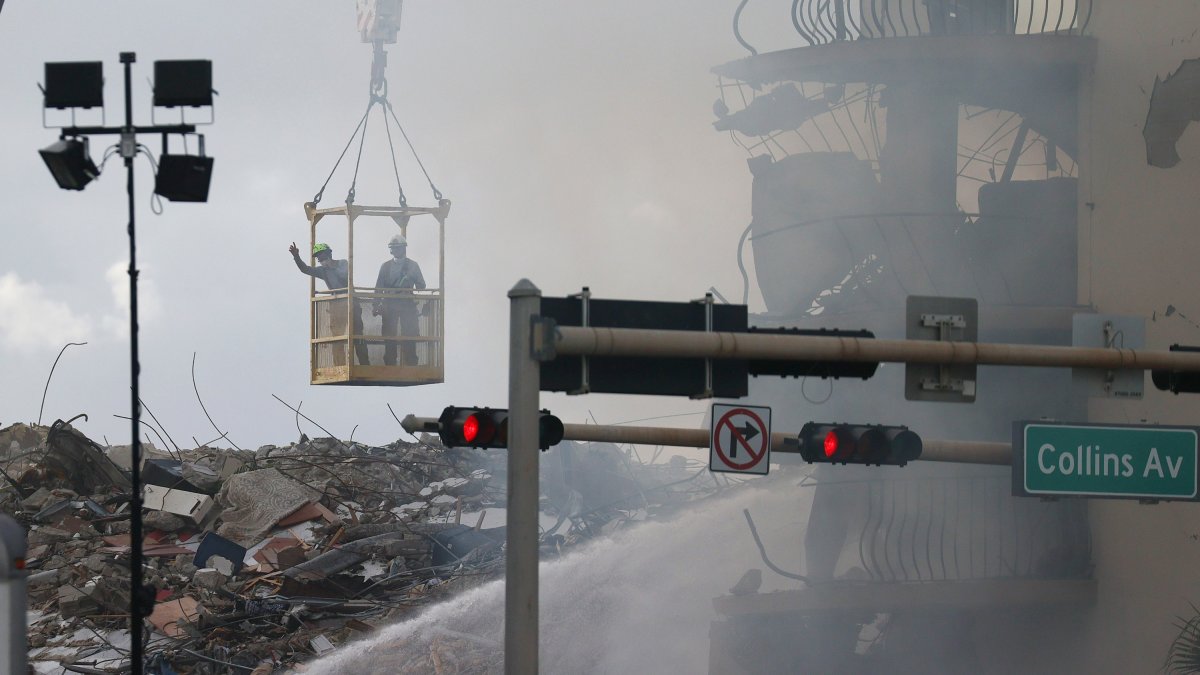 Derrumbe de edificio en Miami Beach: Incendio bajo los escombros dificulta labores de rescate – Telemundo Chicago - Vimarsana News