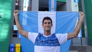 Atleta argentino con su bandera