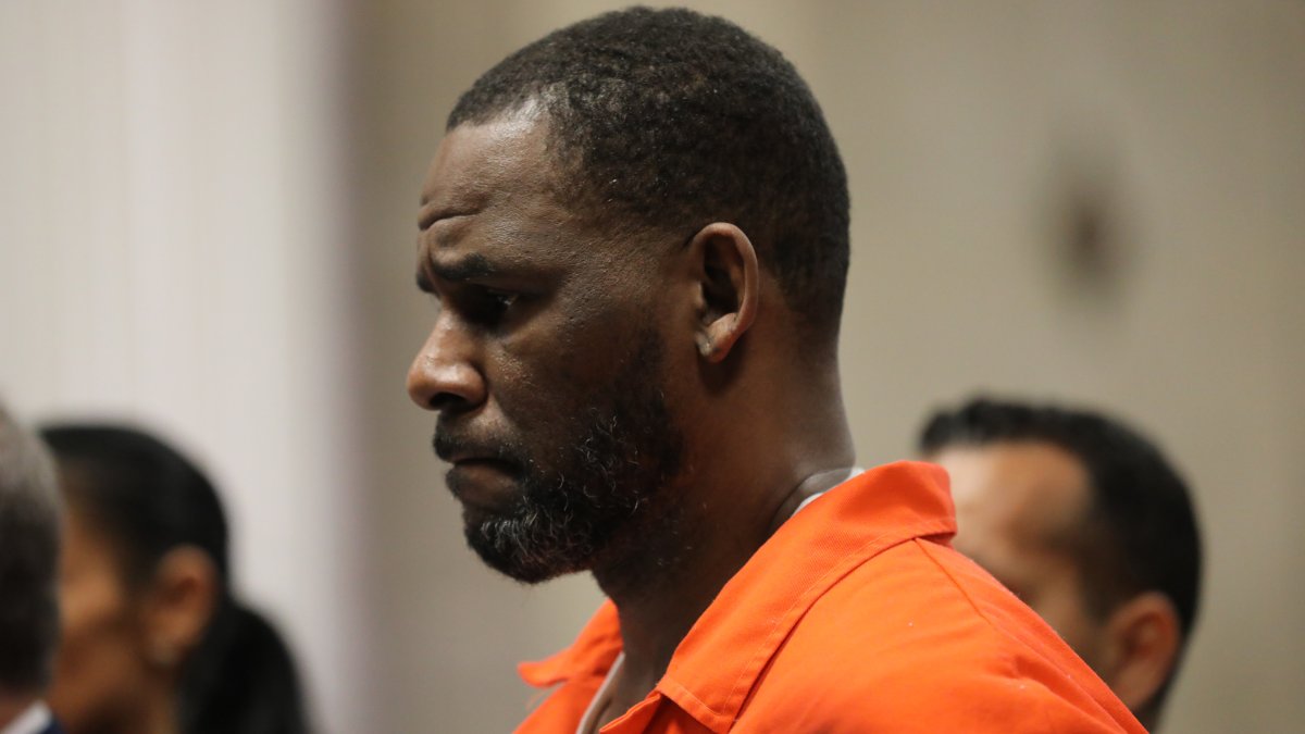 R. Kelly es descrito como un "depredador" en el inicio del juicio por abuso sexual en su contra – Telemundo Chicago - Vimarsana News