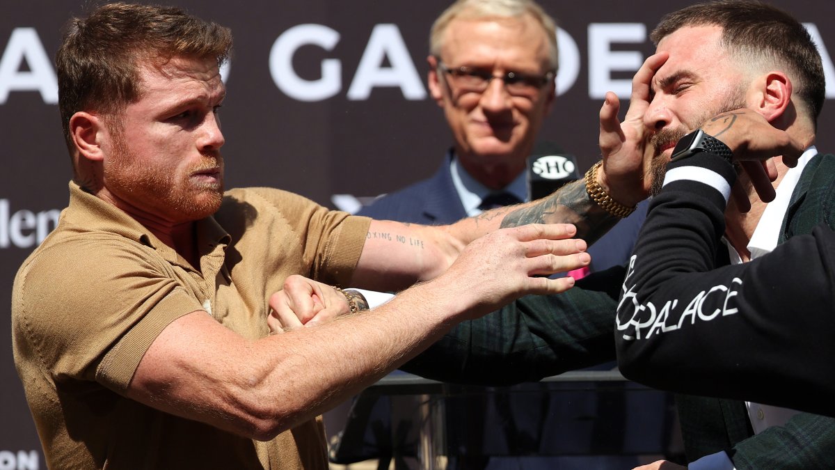 "Canelo" Álvarez y Caleb Plant se pelean en plena conferencia de prensa – Telemundo Chicago - Vimarsana News