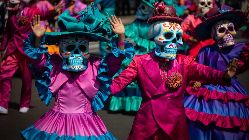 MEXICO CITY, MEXICO –  OCTOBER 31: Performers in costume attend the Day of the Dead parade, in Mexico City, Mexico on October 31, 2021. (Photo by Daniel Cardenas/Anadolu Agency via Getty Images)