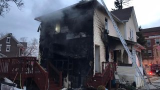foto de una casa quemada