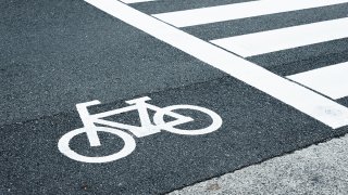 Foto de archivo de un carril para bicicletas.