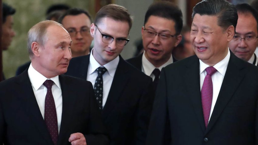 Russian President Vladimir Putin and his Chinese counterpart Xi Jinping enter a hall during a meeting at the Kremlin in Moscow on June 5, 2019. (Photo by Maxim SHIPENKOV / POOL / AFP)        (Photo credit should read MAXIM SHIPENKOV/AFP via Getty Images)