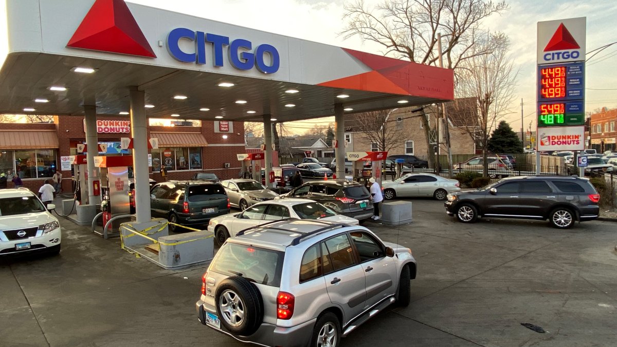 Vuelve la gasolina gratis en Chicago: empresario regalará $1 millón