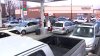 Largas filas y caos vehicular por entrega de gasolina gratis en varios puestos en Chicago