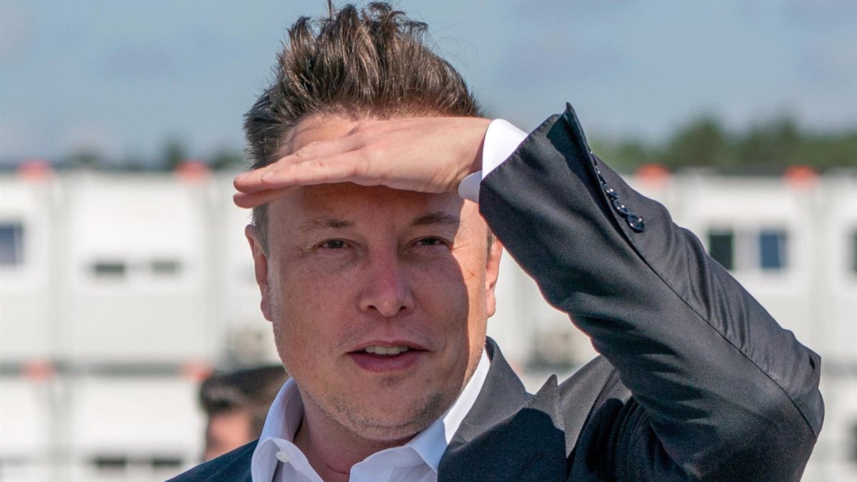 Elon Musk, el fundador de Tesla, ofrece $43,000 millones para comprar Twitter