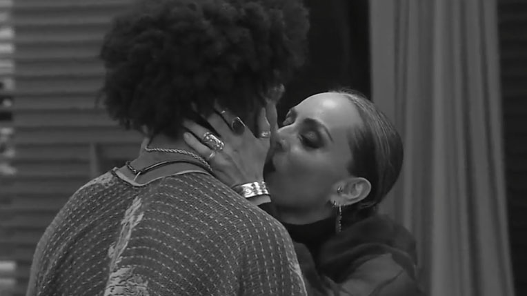 Los besos de Lewis con Ivonne en “La casa de los famosos” – Telemundo  Chicago