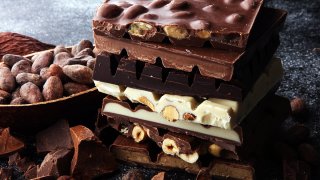 Foto de variedades de barras de chocolate.