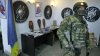 Rusia muestra una supuesta base del batallón Azov con armas y parafernalia nazi