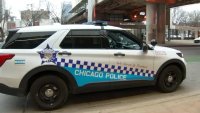 Una patrulla de la Policía de Chicago en la escena del crimen.