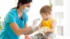 Panel de la FDA recomienda las vacunas de Moderna y Pfizer para niños desde los 6 meses