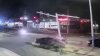 Impactante video: conductor choca de frente con poste y sale sin heridas