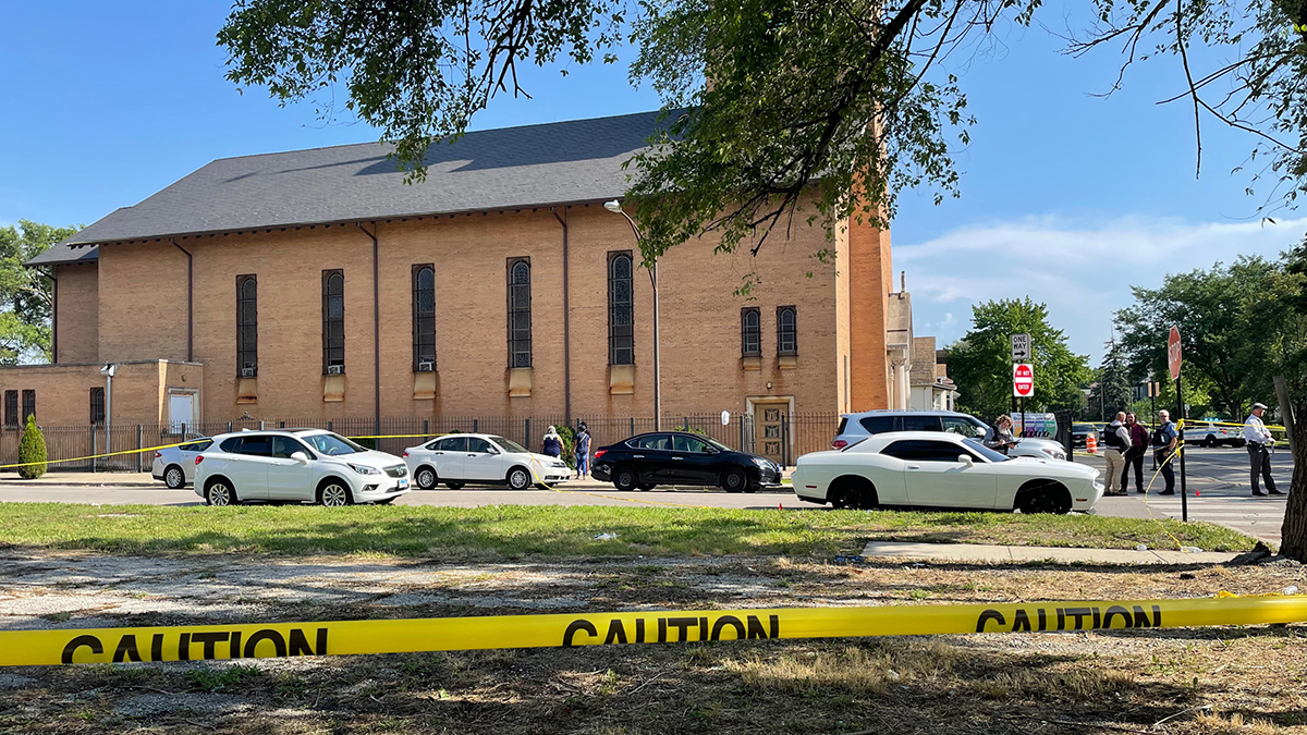 Tiroteo afuera de iglesia bautista en Roseland deja varios heridos – Telemundo Chicago Tiroteo afuera de iglesia bautista en Roseland deja varios heridos – Telemundo Chicago