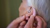 FDA: estadounidenses podrán comprar aparatos de ayuda auditiva sin receta médica