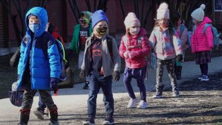 Guías de COVID-19 ante el regreso a clases en Chicago