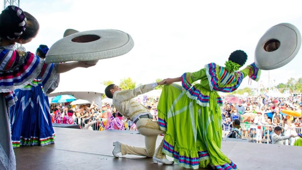 Último día de las Fiestas Patrias en Aurora Telemundo Chicago