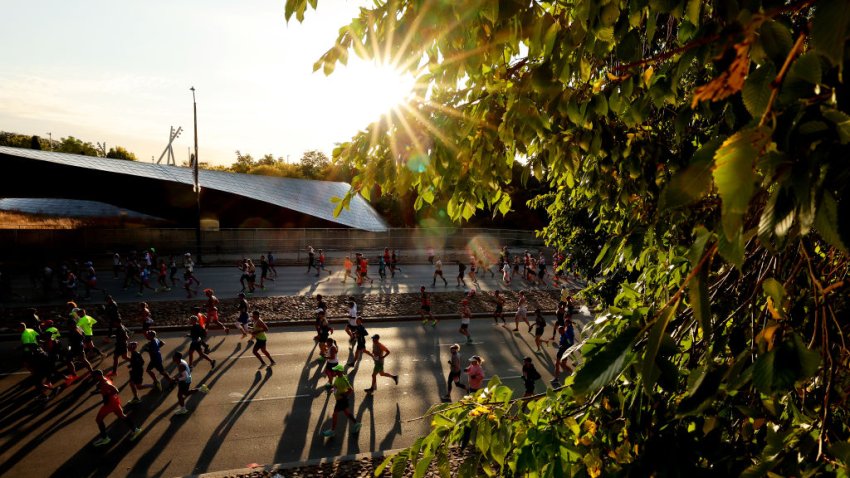 CHICAGO, ILLINOIS – OCTOBER 09: Runners compete in the 2022 Chicago Marathon on October 09, 2022 in Chicago, Illinois. (Photo by Michael Reaves/Getty Images)