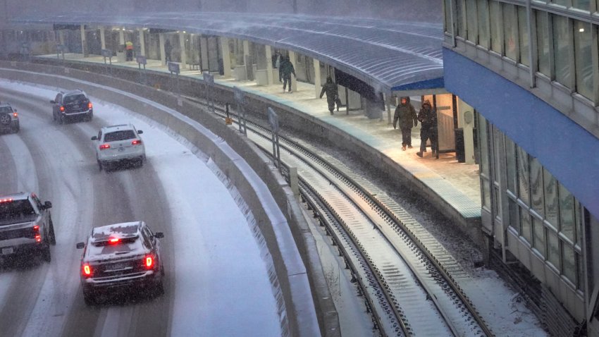 CHICAGO, ILLINOIS – DECEMBER 22: Commuters wait for an L train during a lighter-than-ussual evening rush hour as temperatures hang in the single-digits on December 22, 2022 in Chicago, Illinois. A winter weather system bringing snow, high winds, and sub-zero temperatures has wreaked havoc on a large section of the county in front of the holidays. Strong winds are expected to combine with sub-zero temperatures tomorrow driving the wind chill in Chicago to around -40 degrees.   (Photo by Scott Olson/Getty Images)