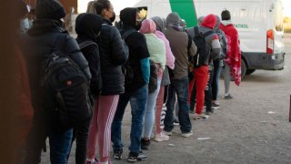 Miles de migrantes llegan a la frontera sur de EEUU y piden asilo (foto de archivo).
