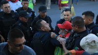 ¿Es un delito ser inmigrante?”, la pregunta tras acción de la Policía para desalojar calles fronterizas