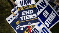Huelga de trabajadores de automotrices se expande a 20 estados, incluido Illinois