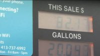 Baja precio de la gasolina en Illinois, según AAA