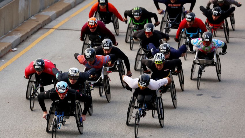 CHICAGO, ILLINOIS – OCTOBER 08: Daniel Romanchuk (2L) of the United States leads the men’s wheelchair field during the 2023 Chicago Marathon at Grant Park on October 08, 2023 in Chicago, Illinois. (Photo by Michael Reaves/Getty Images)