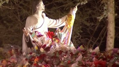 Llenan de flores el Cerrito de Tepeyac en Des Plaines para honrar a la Virgen Morena