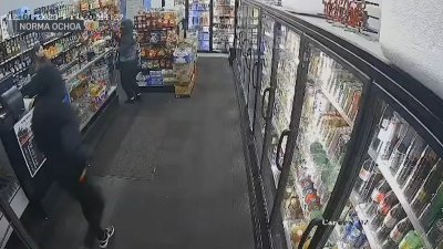 VIDEO: Ola de asaltos golpea a taquería y tienda en Cicero