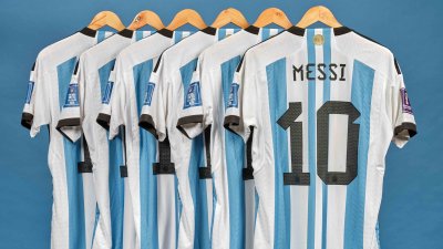 Venden por $7.8 millones 6 camisetas que Messi usó en el Mundial de Catar 2022
