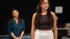 Joven actriz latina triunfa en la industria del teatro en Chicago tras llegar al escenario de Steppenwolf