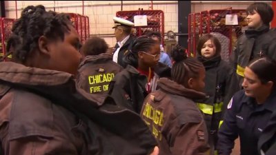 Niñas se convierten en bomberas de Chicago por un día
