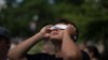 Retiran del mercado algunas gafas para ver el eclipse solar; Esto es lo que debes saber