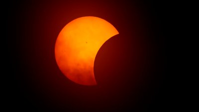 Total and partial solar eclipses explained