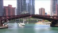 Este fin de semana inicia el levantamiento de puentes sobre el río Chicago