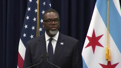 Presentan iniciativa para permitir a votantes a revocar al alcalde de Chicago