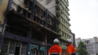 El incendio afectó a un refugio para desamparados en Porto Alegre, en el sur de Brasil.