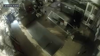 Video captura a sospechoso cayendo por el techo en una panadería de North Side