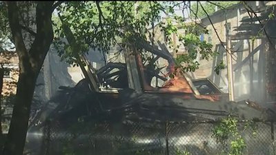 Colapsa edificio vacío en Gresham tras incendio