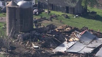 Tornado destruye granero en McHenry donde murieron varios animales