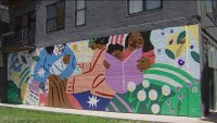 Artista local realiza mural en honor a las madres