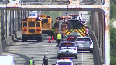 Varios autobuses escolares involucrados en un accidente en la autopista en un suburbio de Chicago