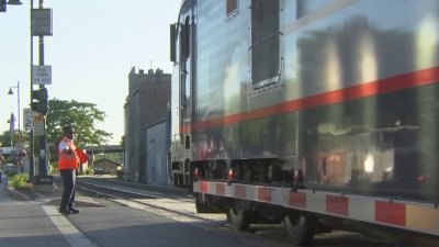 Muere al ser impactada por un tren de Amtrak en Lemont