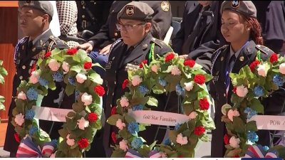 Honran a los héroes caídos en el centro de Chicago