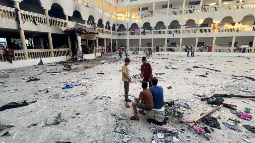 Al menos 80 muertos en un ataque aéreo contra una escuela y una mezquita en Gaza
