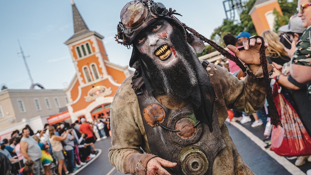 Six Flags atracciones de Halloween del Fright Fest 2024 Telemundo